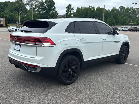 Used 2024 Volkswagen Atlas Cross Sport SE FWD image 3