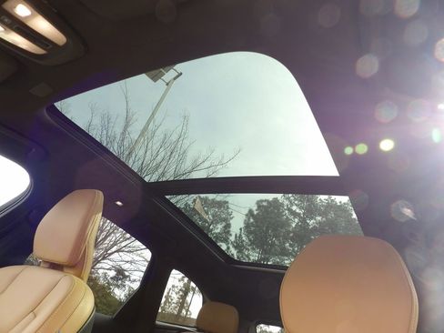 Used 2022 Volvo XC60 T8 Inscription w/ Advanced Package image 18