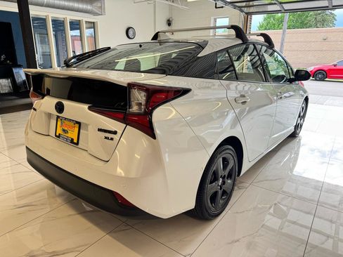 Used 2021 Toyota Prius FWD image 5