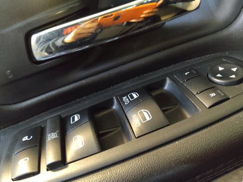 Used 2018 Dodge Grand Caravan SE w/ UConnect Hands-Free Group FWD image 27