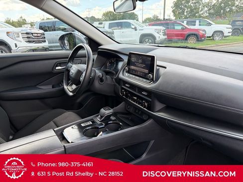 Certified 2025 Nissan Rogue SV FWD image 36