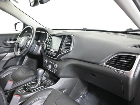 Used 2019 Jeep Cherokee Limited w/ Trailer Tow Group AWD/4WD image 14