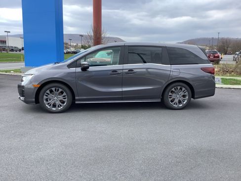 New 2026 Honda Odyssey Touring image 3
