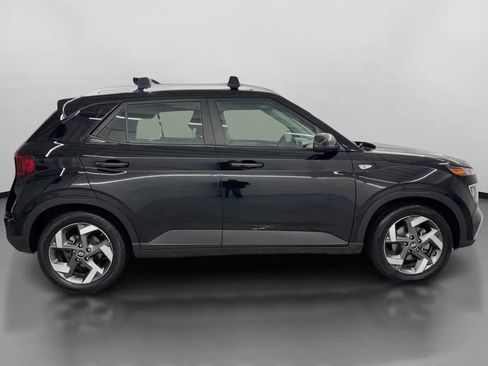 Used 2022 Hyundai Venue SEL image 11