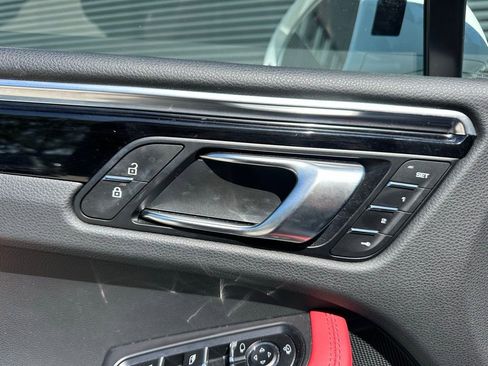Certified 2023 Porsche Macan S image 21