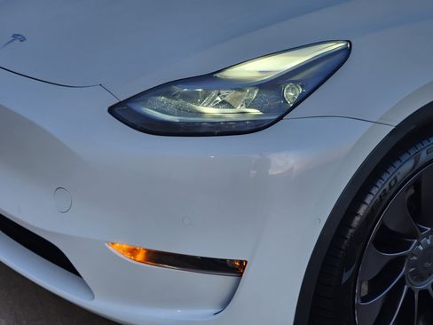 Used 2021 Tesla Model Y Performance image 8