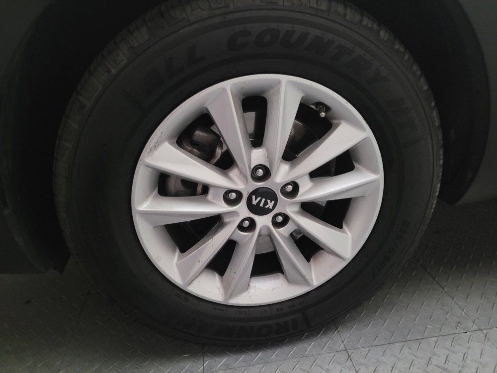 Used 2020 Kia Sorento FWD V6 image 31