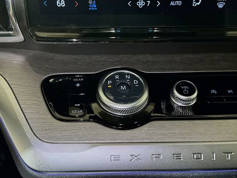 Used 2025 Ford Expedition Platinum AWD/4WD image 15