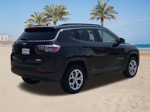 Used 2024 Jeep Compass Latitude AWD/4WD image 8