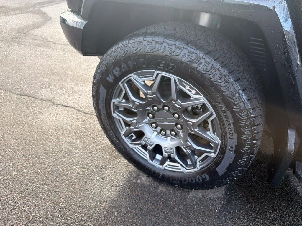 Used 2025 GMC Hummer EV 3X w/ LPO, Sport Package AWD/4WD image 30