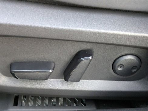 New 2025 Mitsubishi Outlander SE image 23