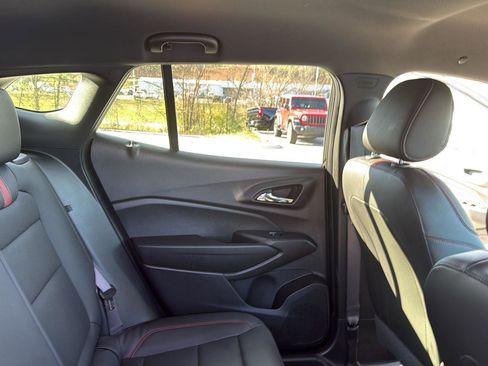 Used 2025 Chevrolet Trax RS w/ Driver Confidence Package FWD image 30