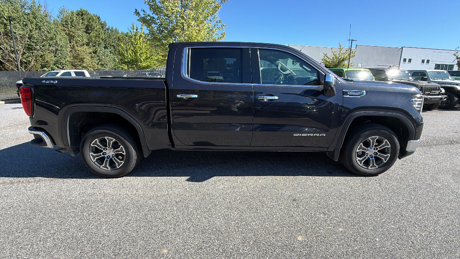 Used 2025 GMC Sierra 1500 SLT AWD/4WD image 7