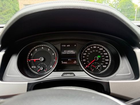 Used 2019 Volkswagen Atlas SE w/ Panoramic Sunroof Package AWD/4WD image 24
