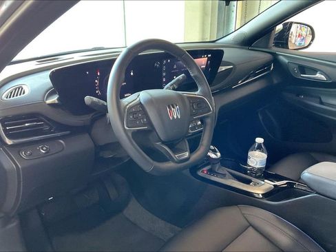 Used 2024 Buick Envista Sport Touring w/ Convenience I Package FWD image 4