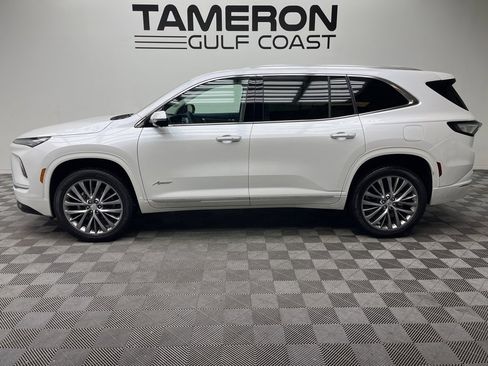 Used 2025 Buick Enclave Avenir image 2