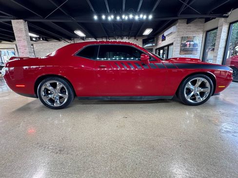 Used 2014 Dodge Challenger R/T RWD image 8