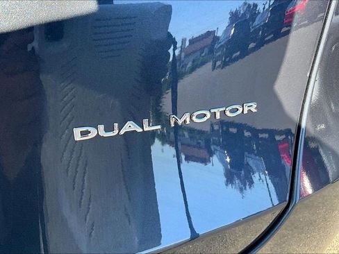 Used 2022 Tesla Model Y Long Range AWD/4WD image 8