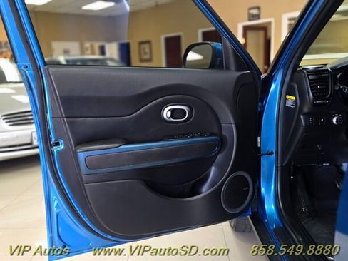 Used 2015 Kia Soul + w/ Audio Package FWD image 11