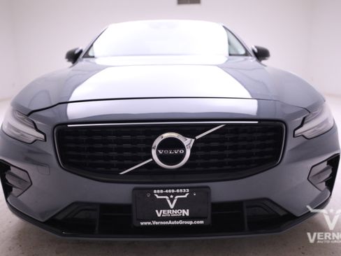 Used 2022 Volvo S60 B5 Momentum image 7