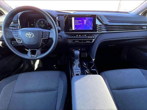 Used 2025 Toyota Camry SE image 12