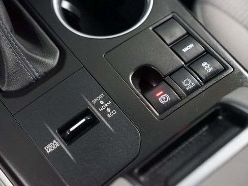 Certified 2024 Toyota Highlander LE image 22