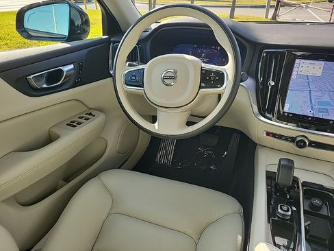 Used 2023 Volvo S60 B5 Core image 9