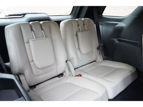 Used 2019 Ford Explorer Limited w/ Ford Safe & Smart Package image 12