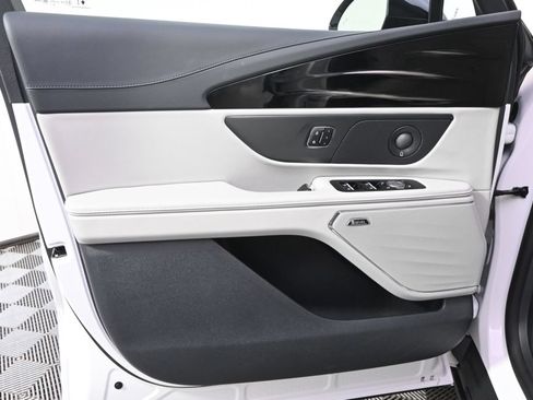 New 2026 Lincoln Nautilus Reserve AWD/4WD image 22
