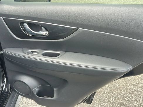 Used 2019 Nissan Rogue SV AWD/4WD image 14