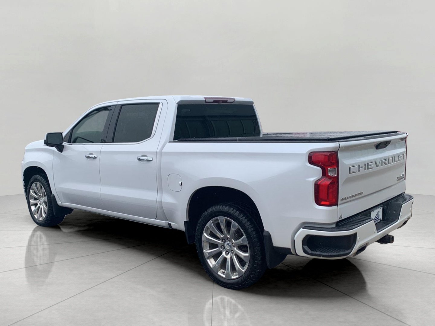 Used 2019 Chevrolet Silverado 1500 High Country w/ Technology Package AWD/4WD image 5