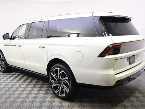 New 2026 Lincoln Navigator L Black Label AWD/4WD image 3