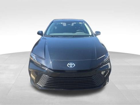 Used 2025 Toyota Camry LE image 7