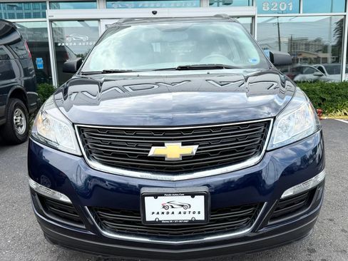 Used 2015 Chevrolet Traverse LS FWD image 2