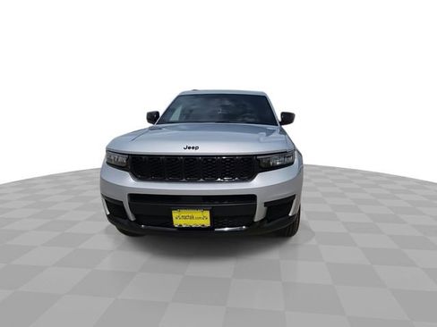 Used 2024 Jeep Grand Cherokee L Altitude RWD image 3