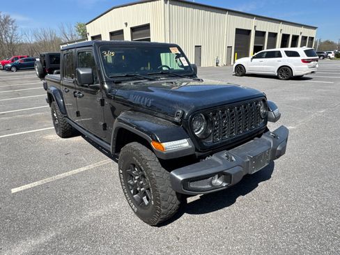 Used 2024 Jeep Gladiator Sport image 3