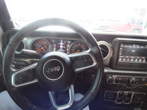 Used 2020 Jeep Gladiator Overland AWD/4WD image 18