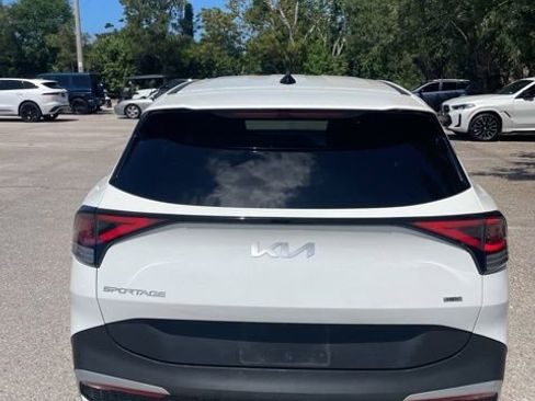 Used 2023 Kia Sportage LX FWD image 3