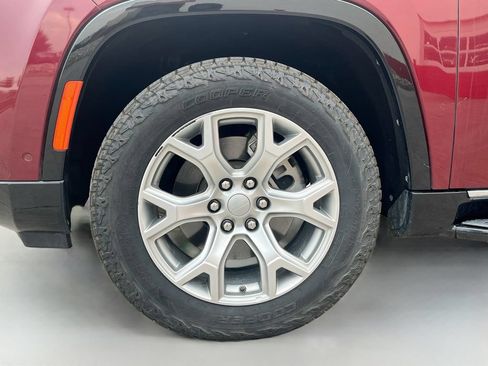Used 2022 Jeep Wagoneer Series II AWD/4WD image 33