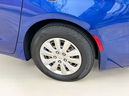 Used 2018 Chrysler Pacifica L image 30