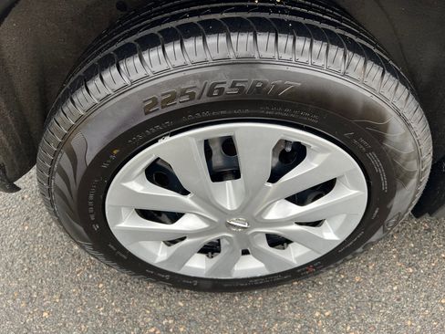 Used 2018 Nissan Rogue S image 29