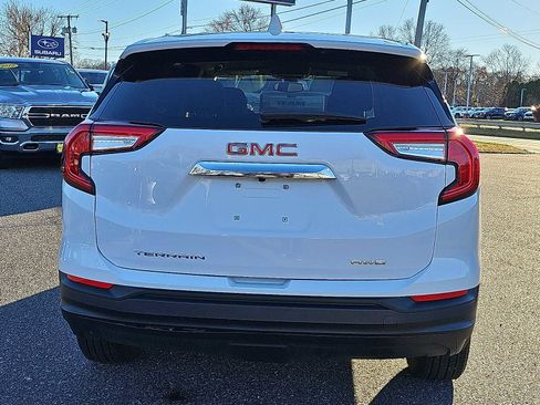 Used 2024 GMC Terrain SLE image 5