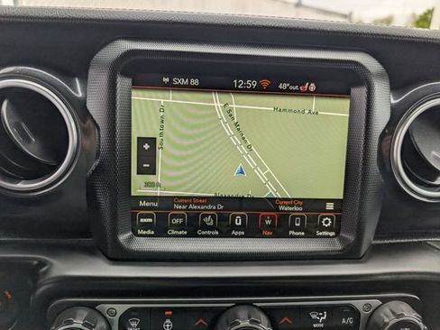 Used 2023 Jeep Wrangler Unlimited Sahara AWD/4WD image 3