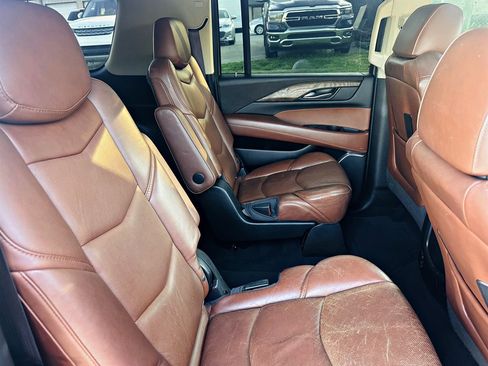 Used 2016 Cadillac Escalade ESV Luxury image 10