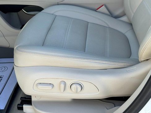 Used 2022 GMC Acadia Denali w/ Denali Technology Package image 22