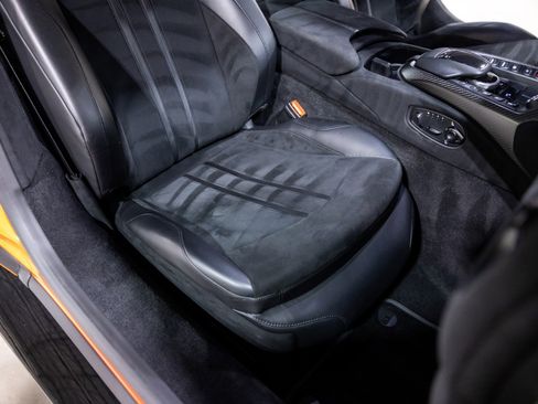 Used 2020 Aston Martin V8 Vantage Coupe image 30