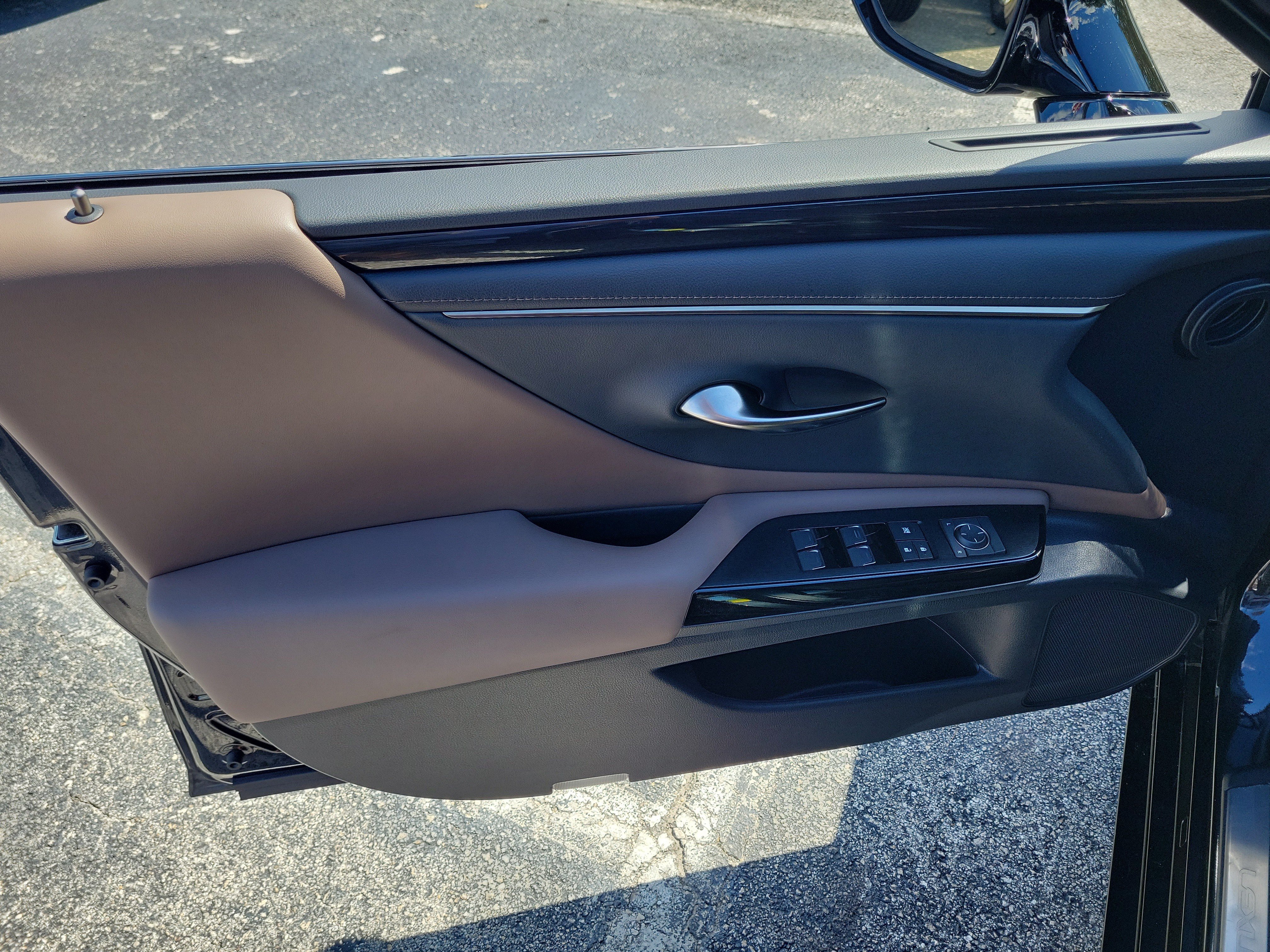 Used 2022 Lexus ES 350 w/ Accessory Package FWD image 9