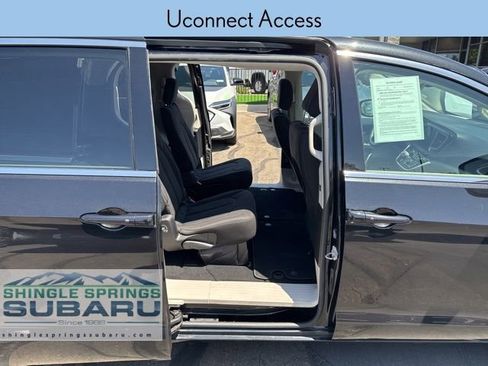 Used 2017 Chrysler Pacifica Touring w/ Tire & Wheel Group image 17