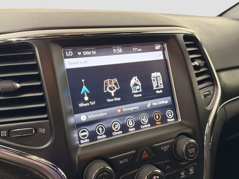 Used 2018 Jeep Grand Cherokee Limited image 13