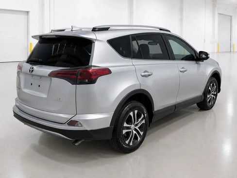 Used 2018 Toyota RAV4 LE FWD image 3